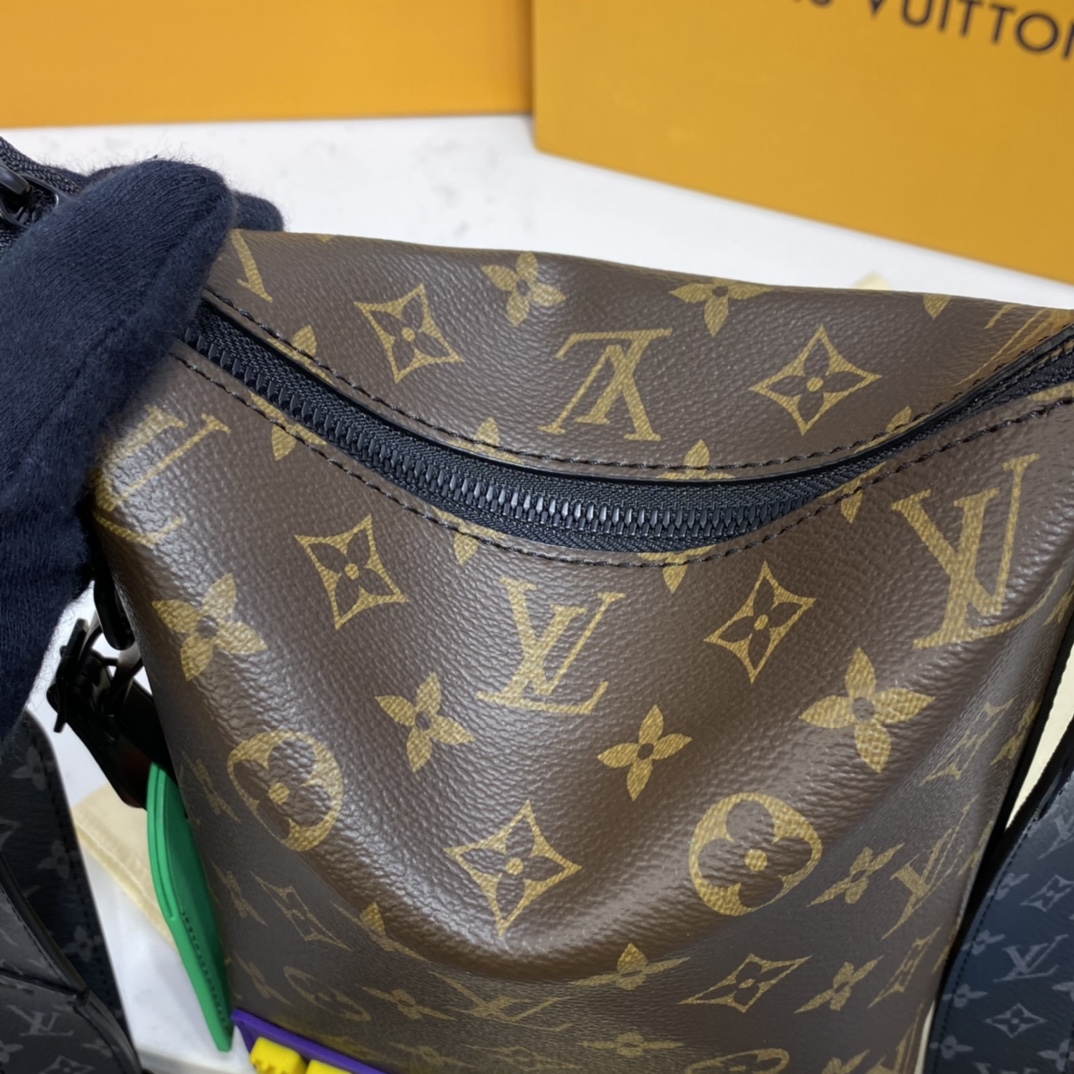 Louis Vuitton CRUISER MESSENGER Handbag Monogram M57966